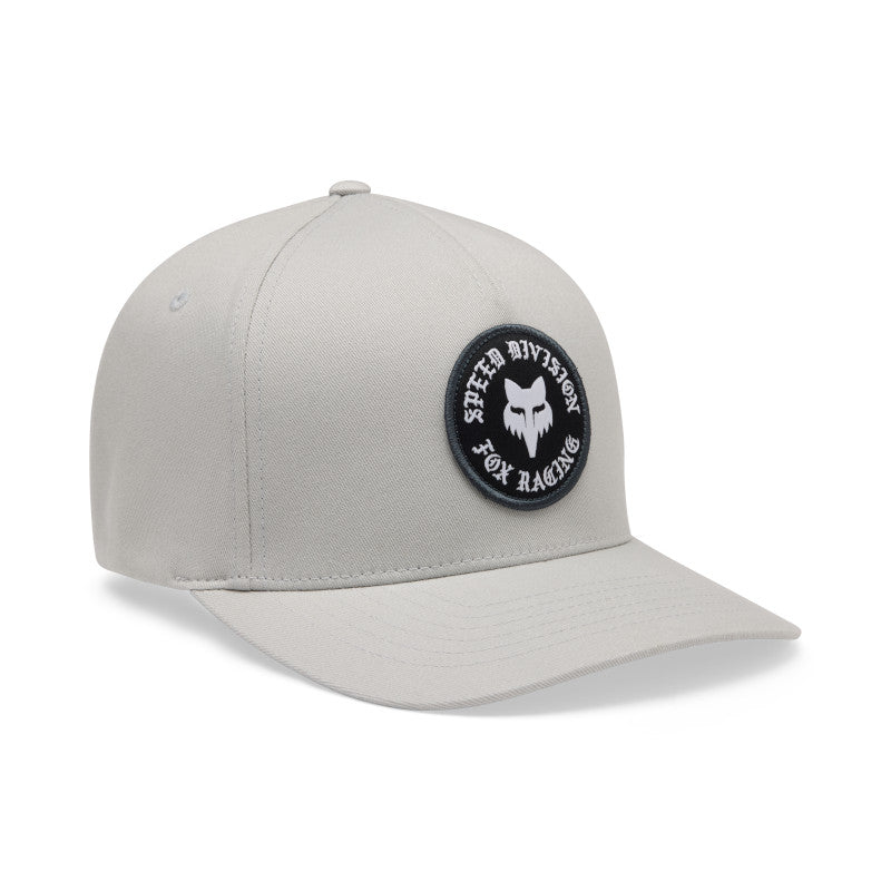 GORRA FOX BADGE FLEXFIT [GRIS CLARO]