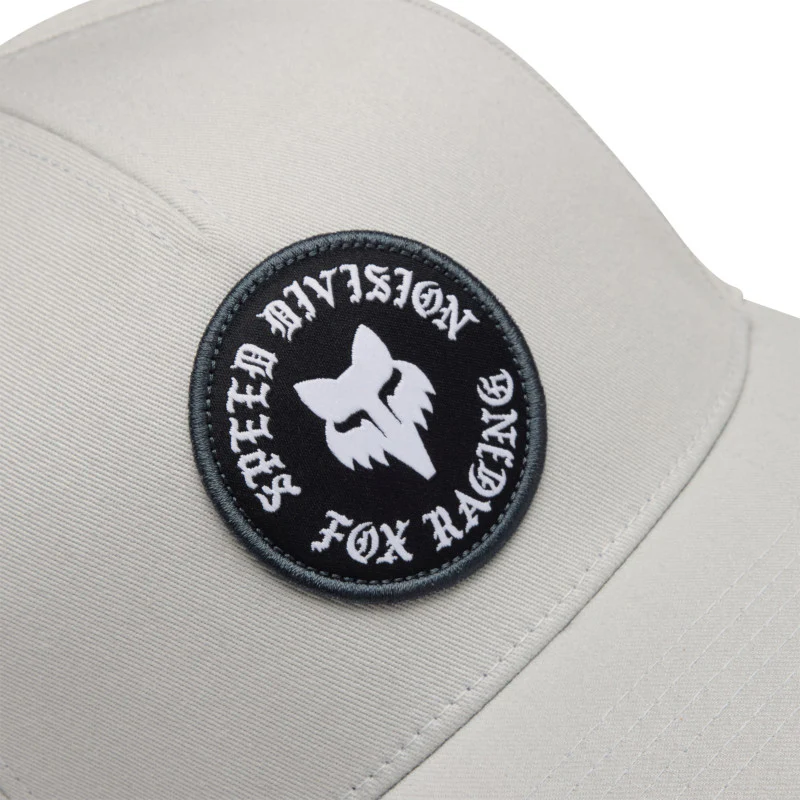 GORRA FOX BADGE FLEXFIT [GRIS CLARO] - Image 2